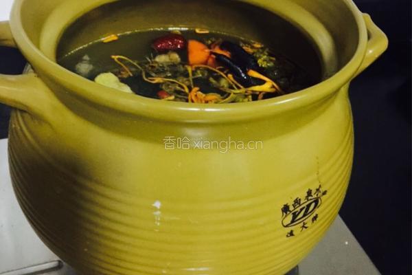石斛虫草花乌鸡汤的做法图解2