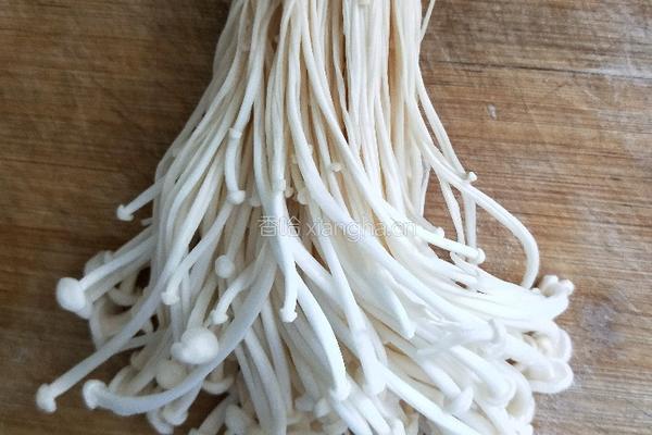 金针菇炒肉的做法图解1