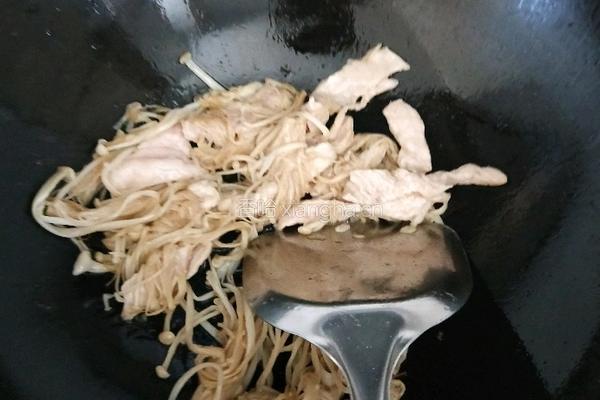 金针菇炒肉的做法图解7