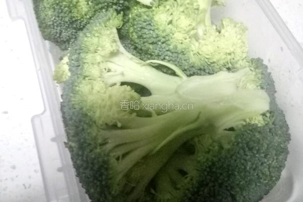 蒜蓉西兰花的做法图解1