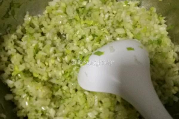 芹菜鲜肉包的做法图解2