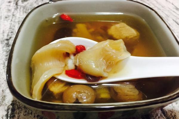 花胶瘦肉芡实桂圆汤