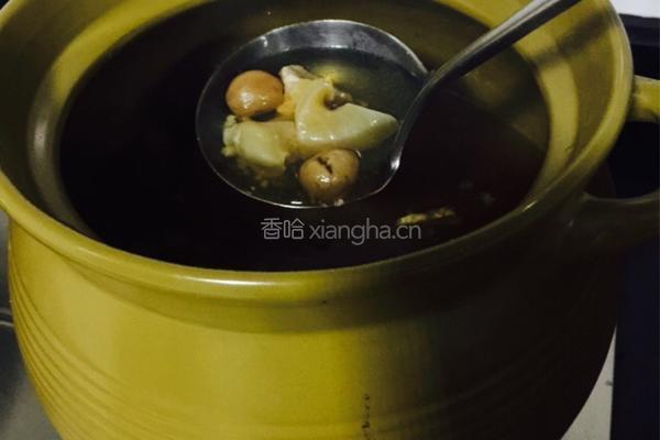 花胶瘦肉芡实桂圆汤的做法图解6