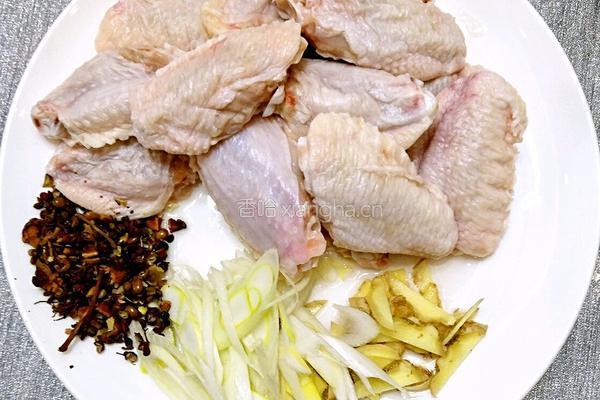 鲁菜大师蒋家常菜酱烧鸡翘的做法图解1