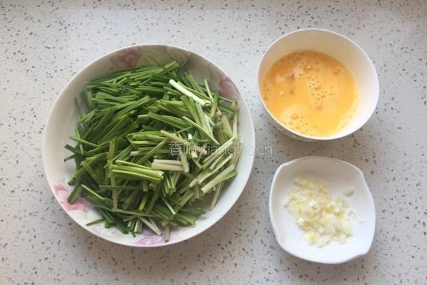 蒜苗炒鸡蛋的做法图解2