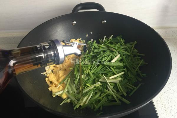 蒜苗炒鸡蛋的做法图解4