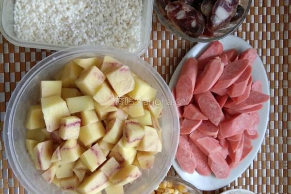 香肠土豆闷饭的做法图解1