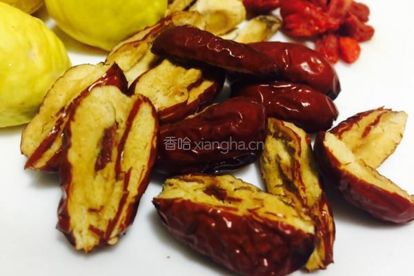 瑶柱板栗黄芪土鸡汤的做法图解2