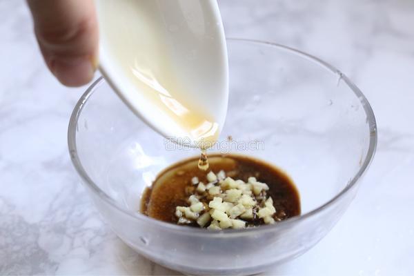 腰果仁炝芹菜的做法图解8