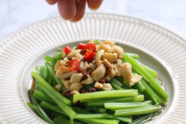 腰果仁炝芹菜的做法图解10