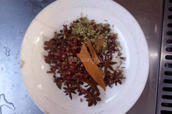 蒸包（白菜五花肉馅）的做法图解2