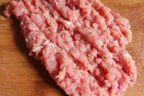 鹌鹑蛋肉丸的做法图解2