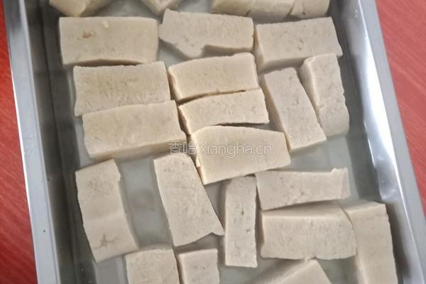 冻豆腐炖小白菜的做法图解2