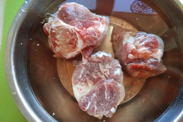 莲藕玉米猪骨汤的做法图解3
