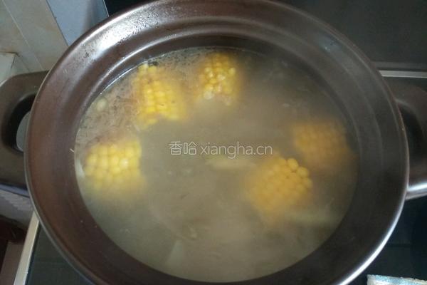 莲藕玉米猪骨汤的做法图解7