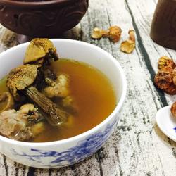 松茸菌瑶柱菜干猪骨汤的做法[图]