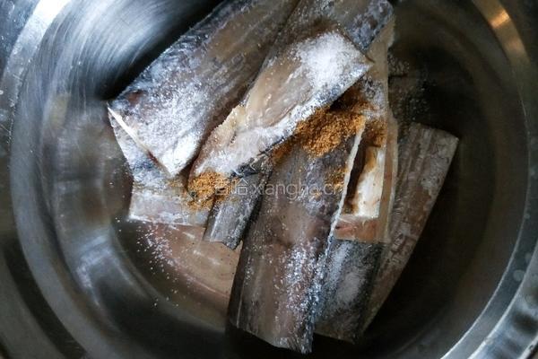 家常炖带鱼的做法图解1