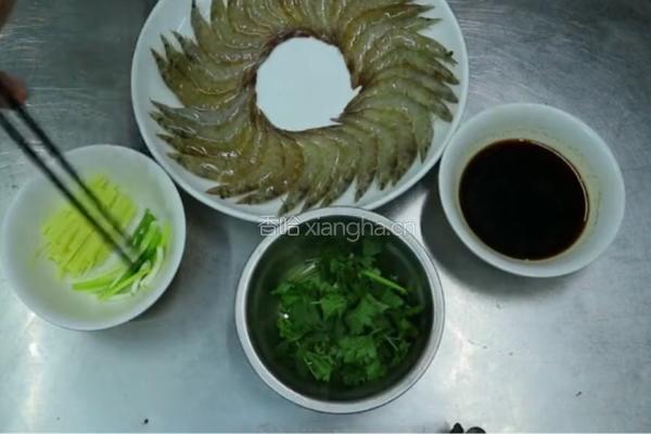 家庭传统油焖大虾的做法图解1
