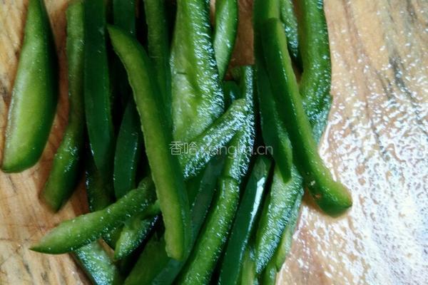 青红椒炒牛肉的做法图解3