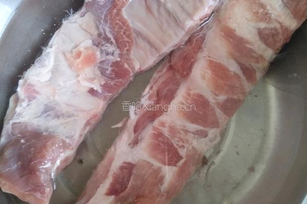 蒜香烤排骨的做法图解1