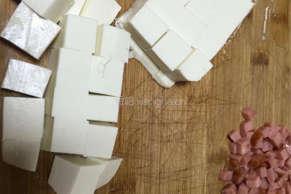 双菇豆腐火腿汤的做法图解1