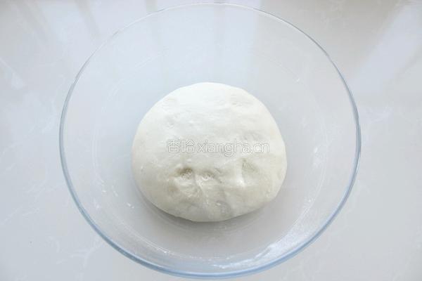 香菇胡萝卜鲜肉包的做法图解1
