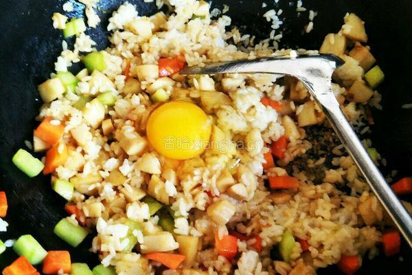 鱼丸蛋炒饭的做法图解5