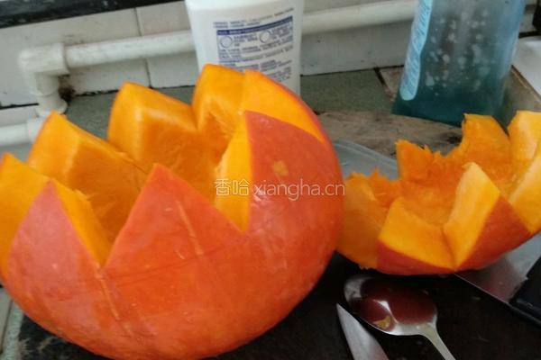 香菇鸡翅南瓜盅的做法图解2