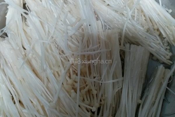 蒜蓉金针菇的做法图解1