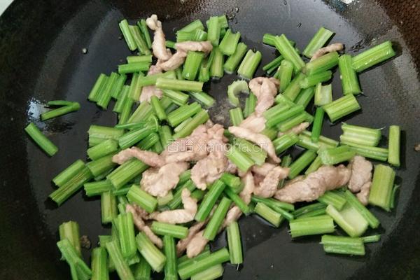 芹菜炒肉丝的做法图解5