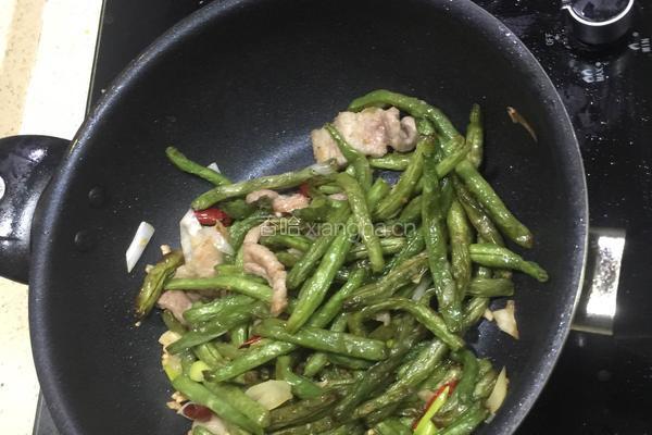 干煸豆角的做法图解3