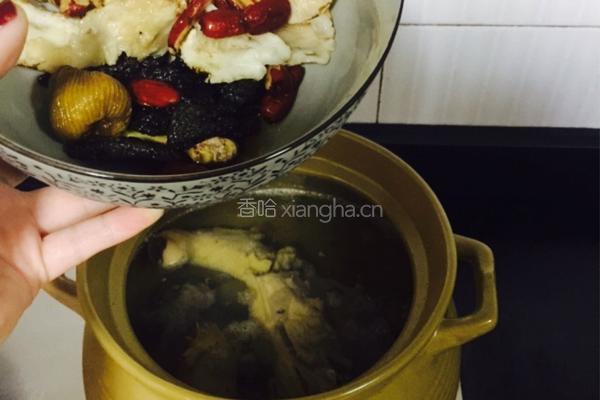 当归熟地鸡汤的做法图解5