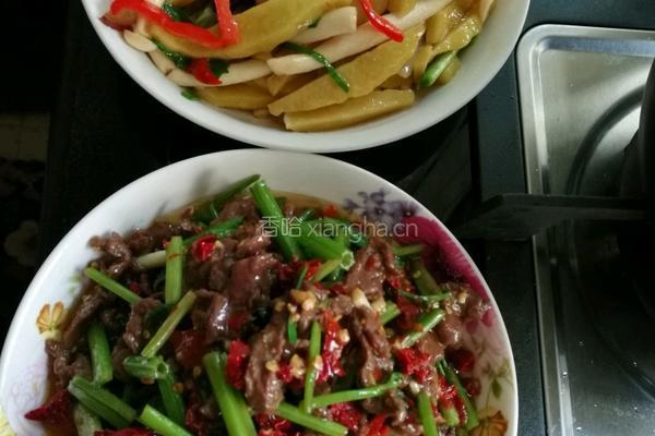 腊肉炒黄糍粑的做法图解2