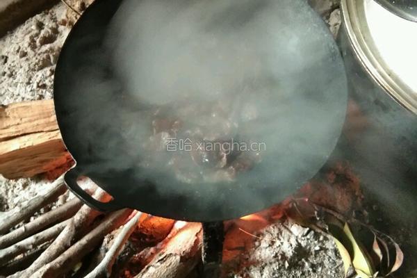 农家柴火清炒腊肠的做法图解5