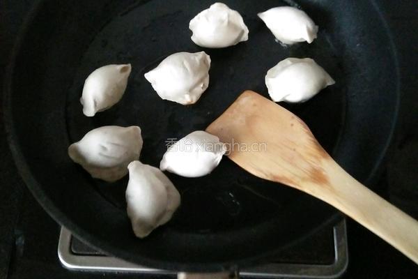 煎饺的做法图解3
