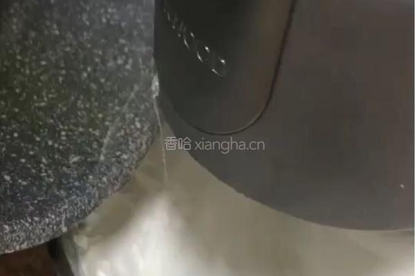 粉色少女心双莓雪花酥(熬糖版)的做法图解6