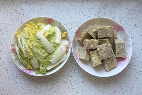 冻豆腐炖娃娃菜的做法图解2