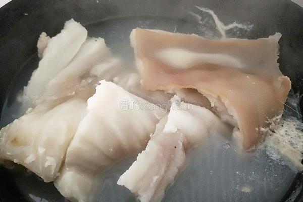 奶白猪皮冻的做法图解2
