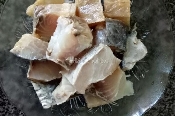 高品泡椒咸鱼的做法图解2