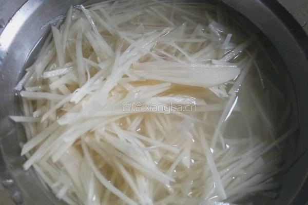 番茄土豆丝的做法图解1