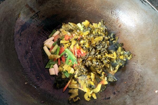 酸菜米线的做法图解6