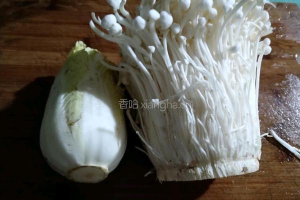 白菜伴金针的做法图解1