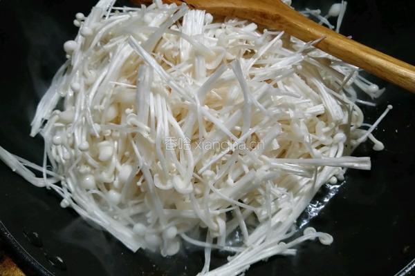 白菜伴金针的做法图解7