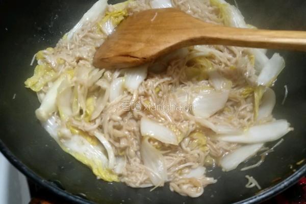 白菜伴金针的做法图解12