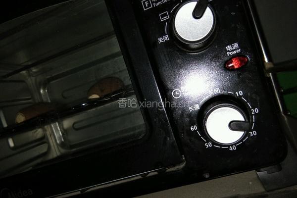 新鲜的烤地瓜 可好吃了的做法图解3