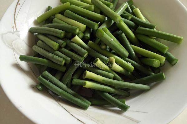 蒜苔炒肉的做法图解2