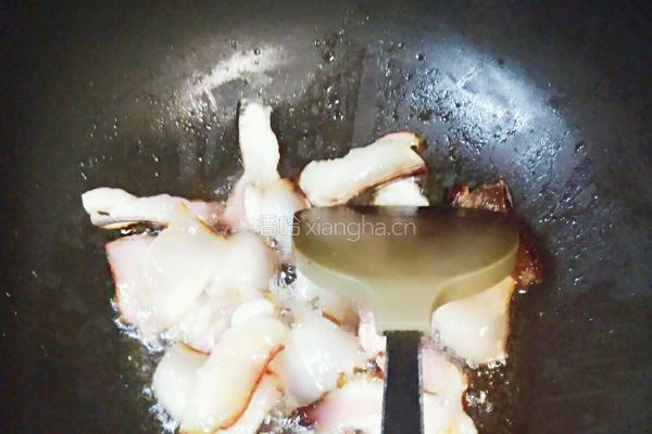 腊味土豆烩白菜的做法图解2
