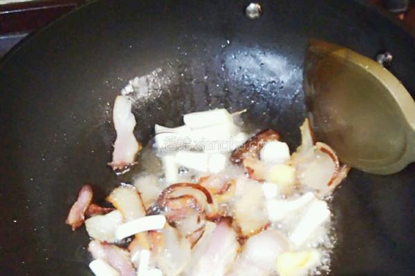腊味土豆烩白菜的做法图解3