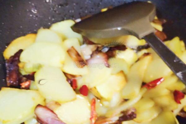 腊味土豆烩白菜的做法图解5