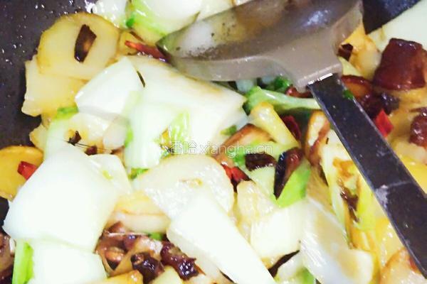 腊味土豆烩白菜的做法图解6